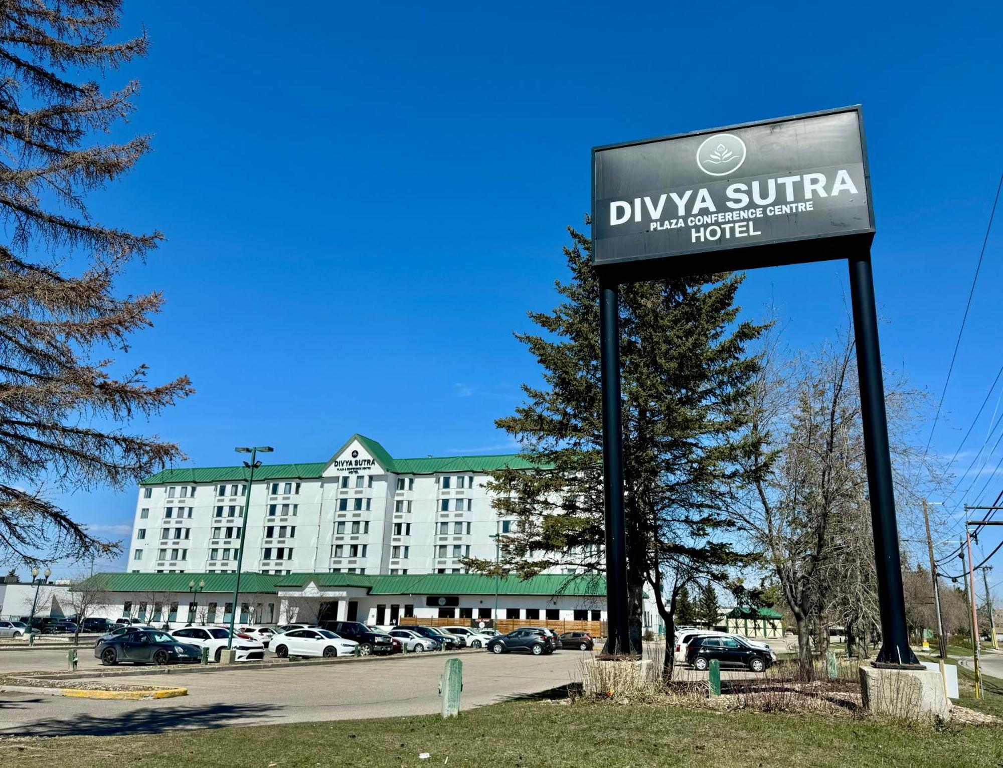 Divya Sutra Plaza And Conference Centre Calgary Airport Hotel Buitenkant foto
