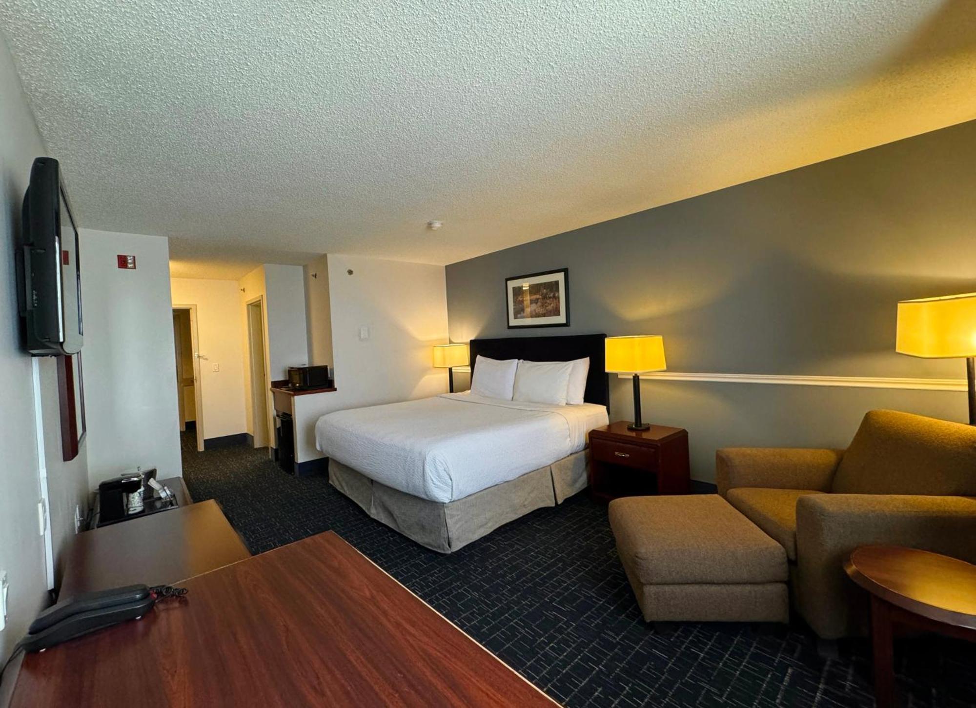 Divya Sutra Plaza And Conference Centre Calgary Airport Hotel Buitenkant foto